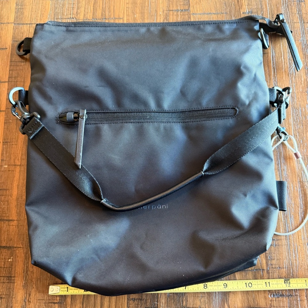 Sherpani Black Travel Tote Crossbody Bag Nylon Large Zip Lightweight Tote